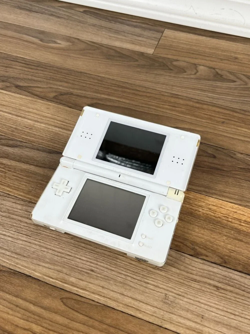 Not Working White Nintendo DS Lite Console only for parts or repair USG-001